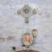 E poi ancora tre stemmi episcopali al di sopra del portale centrale...